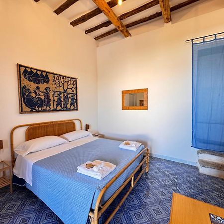 Villa Margherita - Appartamenti A Due Passi Dal Corso Di Santa Marina Salina A 100 Mt Dalla Spiaggia Esterno foto