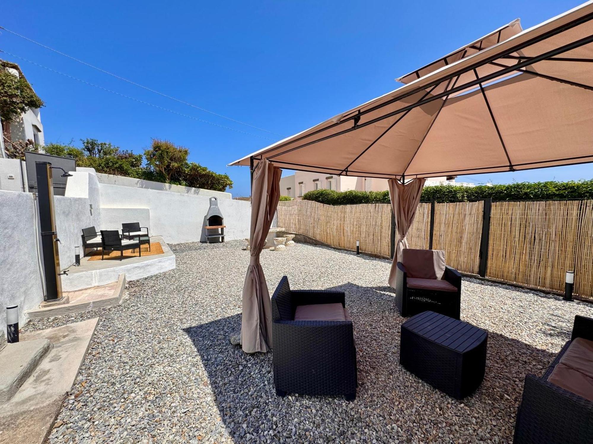 Villa Margherita - Appartamenti A Due Passi Dal Corso Di Santa Marina Salina A 100 Mt Dalla Spiaggia Esterno foto