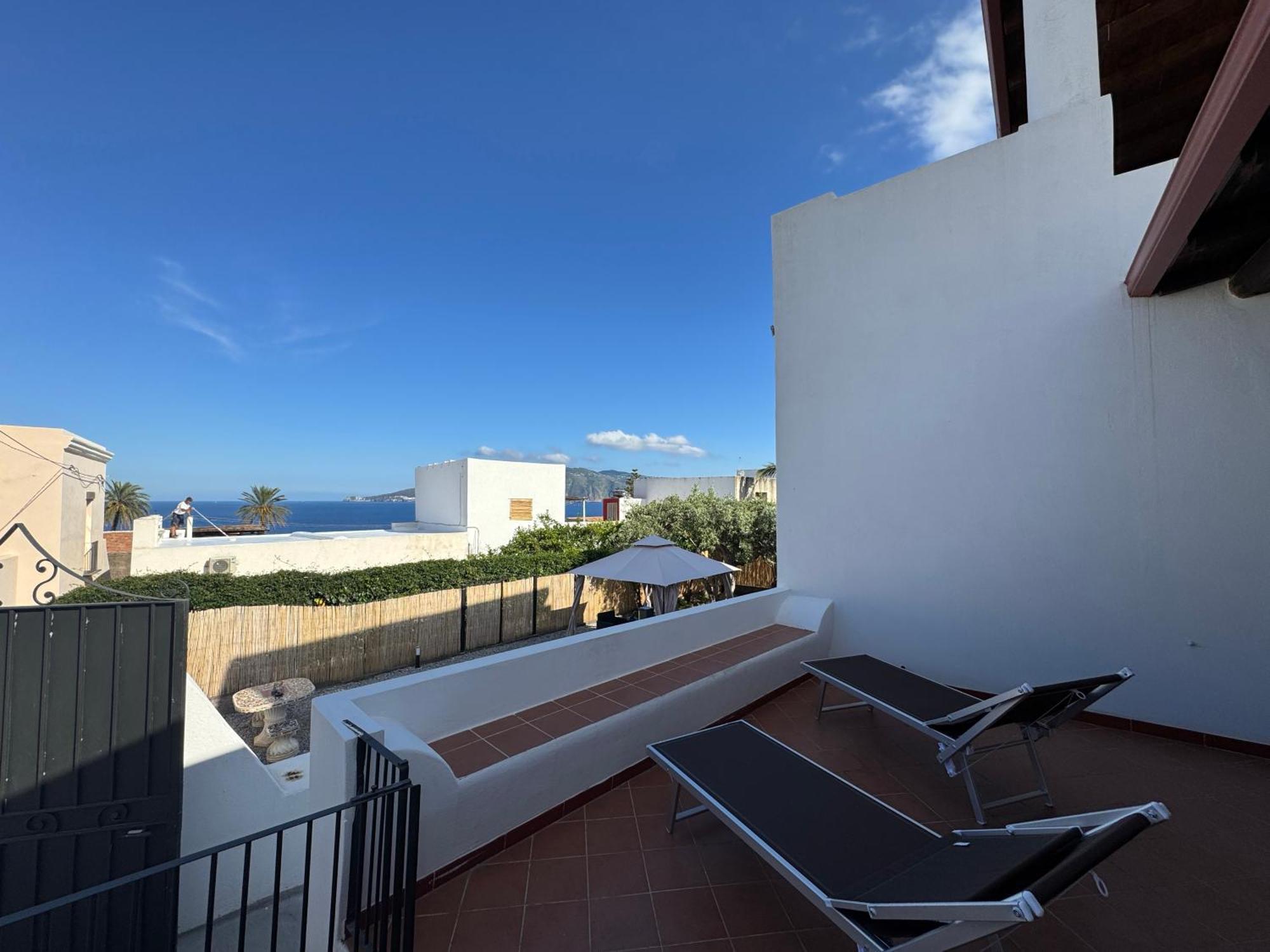 Villa Margherita - Appartamenti A Due Passi Dal Corso Di Santa Marina Salina A 100 Mt Dalla Spiaggia Esterno foto
